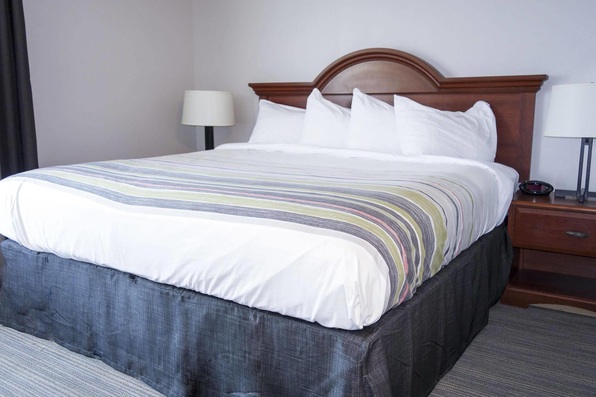Country & By Radisson, Dahlgren-king George, Va 3*